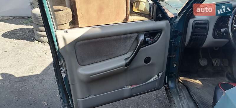 Седан ГАЗ 3110 Волга 2000 в Добропіллі