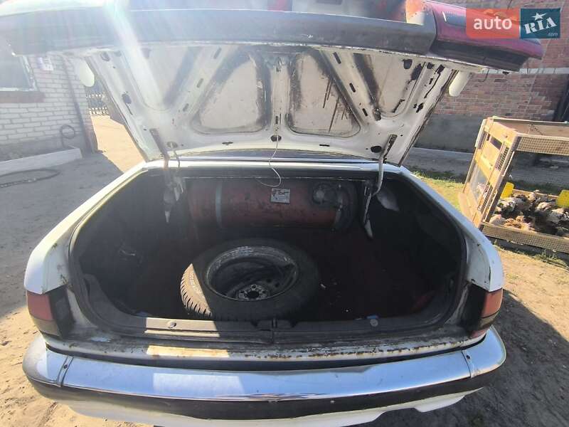 Седан ГАЗ 3110 Волга 2000 в Пересічне