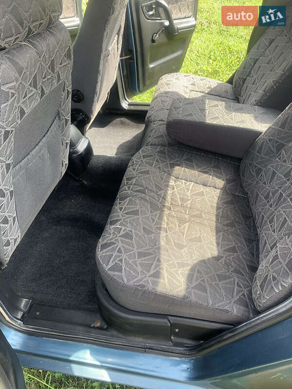 Седан ГАЗ 31105 Волга 2004 в Черняхові