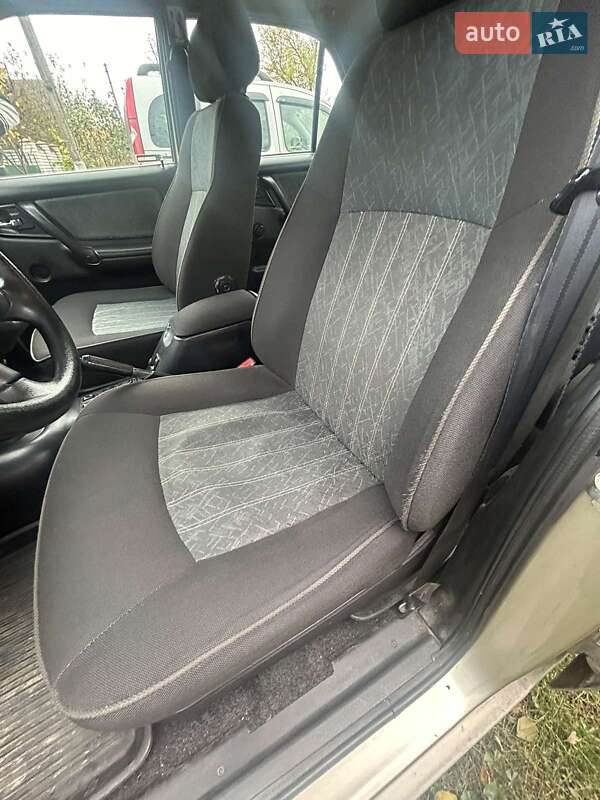 Седан ГАЗ 31105 Волга 2004 в Новомосковську