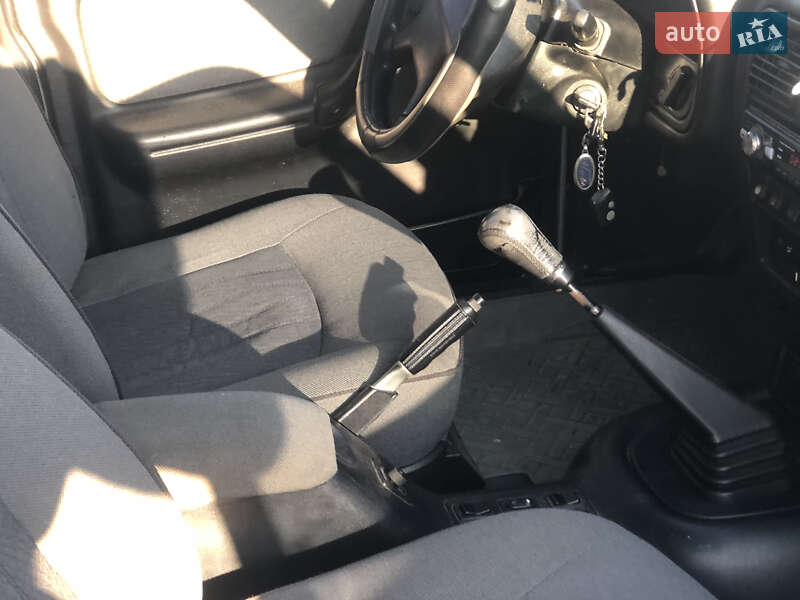 Седан ГАЗ 31105 Волга 2005 в Ровно