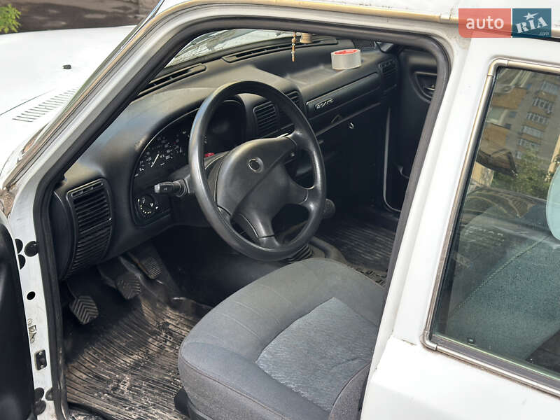 Седан ГАЗ 31105 Волга 2005 в Киеве