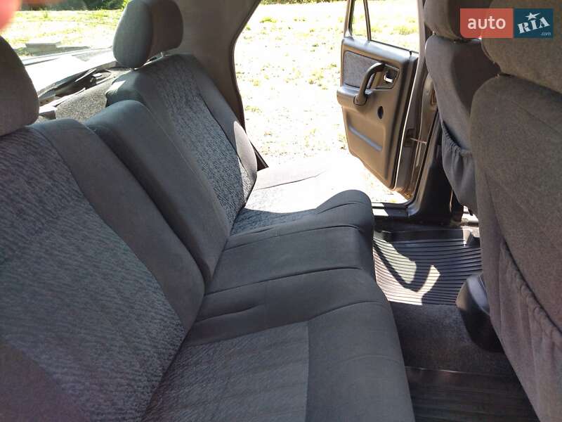 Седан ГАЗ 31105 Волга 2004 в Тальному
