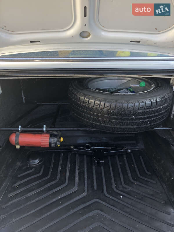 Седан ГАЗ 31105 Волга 2008 в Кривом Роге