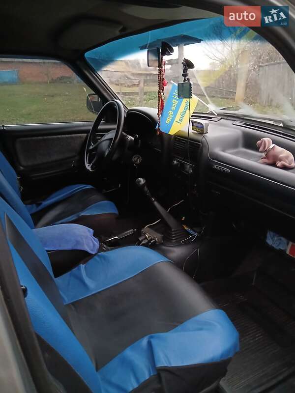 Седан ГАЗ 31105 Волга 2004 в Недригайлове