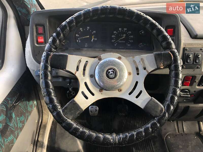 Универсал ГАЗ 3221 Газель 2002 в Киеве