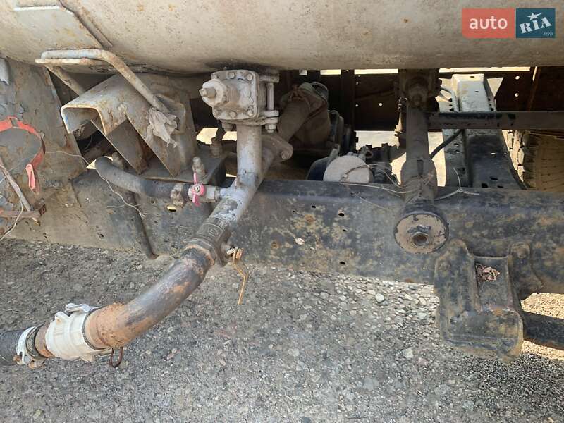 Бензовоз ГАЗ 52 1989 в Змиеве