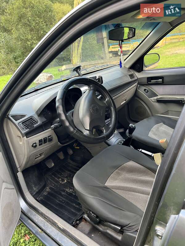 Седан Geely CK 2008 в Рахові