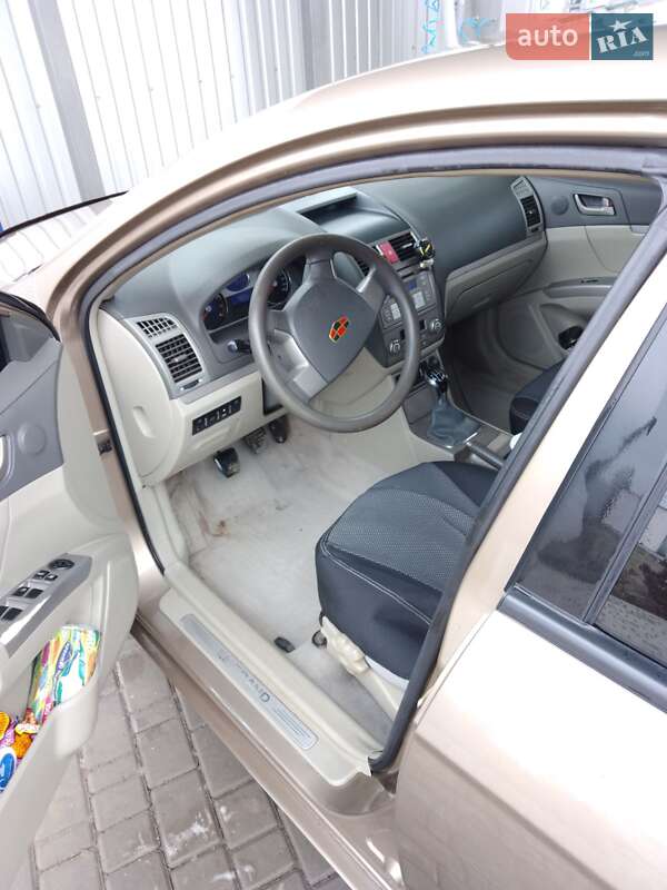 Седан Geely Emgrand 7 (EC7) 2011 в Южному