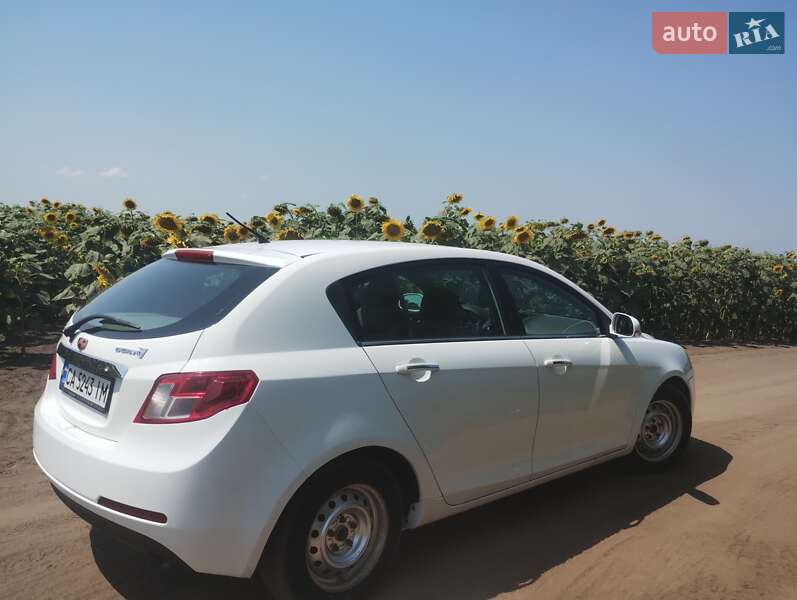 Хетчбек Geely Emgrand 7 (EC7) 2013 в 
