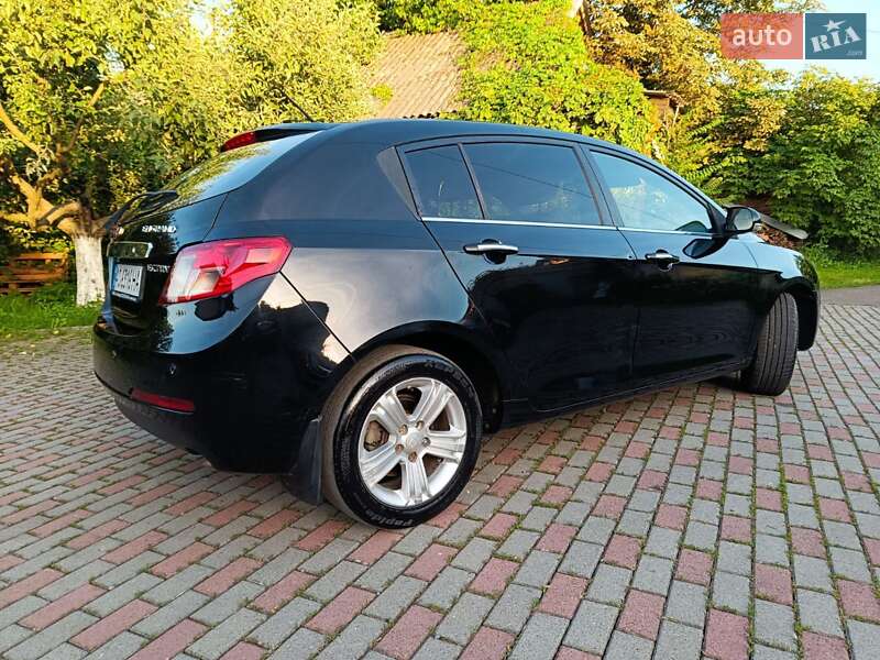 Хетчбек Geely Emgrand 7 (EC7) 2012 в Мукачевому