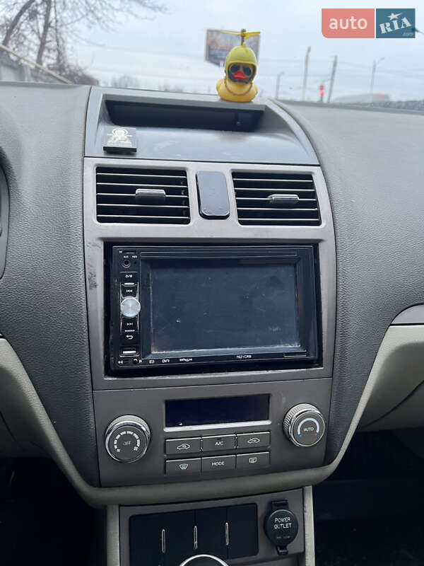 Хетчбек Geely Emgrand 7 (EC7) 2011 в Покровському
