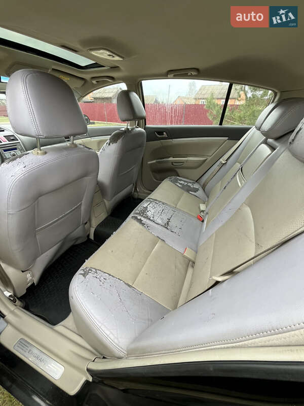 Хэтчбек Geely Emgrand 7 (EC7) 2011 в Дубровице
