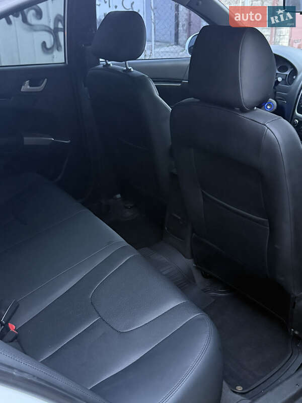 Седан Geely Emgrand 7 (EC7) 2013 в Дніпрі