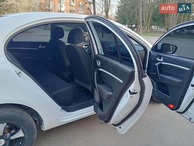 Седан Geely Emgrand 7 (EC7) 2016 в Староконстантинове