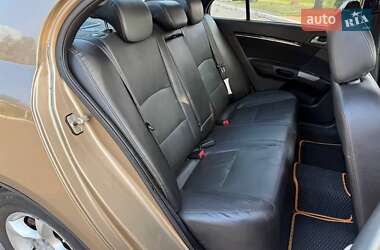 Седан Geely Emgrand 7 (EC7) 2015 в 