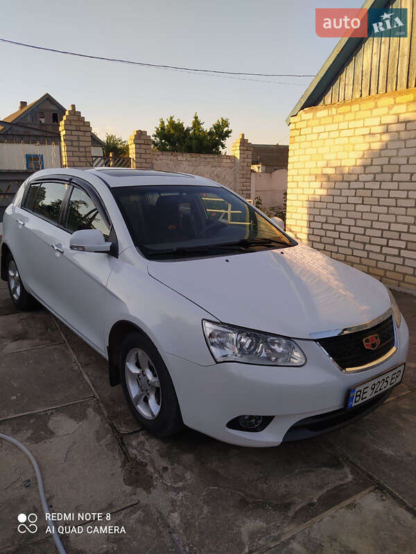 Хэтчбек Geely Emgrand 7 (EC7) 2011 в Новом Буге