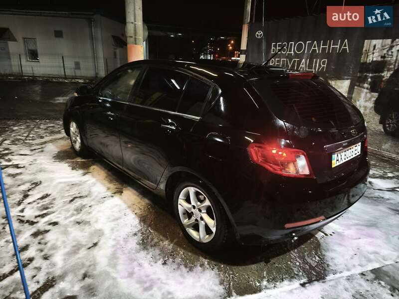 Хетчбек Geely Emgrand 7 (EC7) 2013 в 