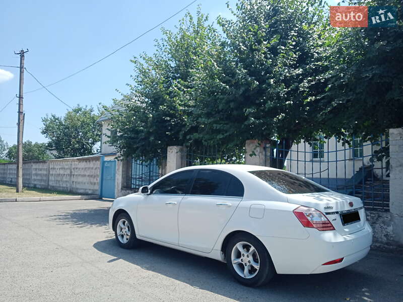 Седан Geely Emgrand 7 (EC7) 2012 в Кривом Роге