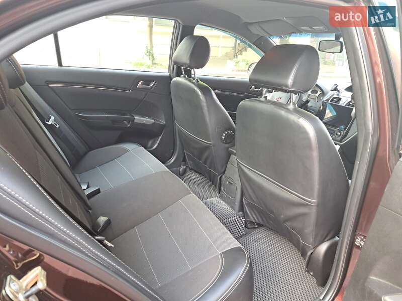 Седан Geely Emgrand 7 (EC7) 2013 в Дніпрі