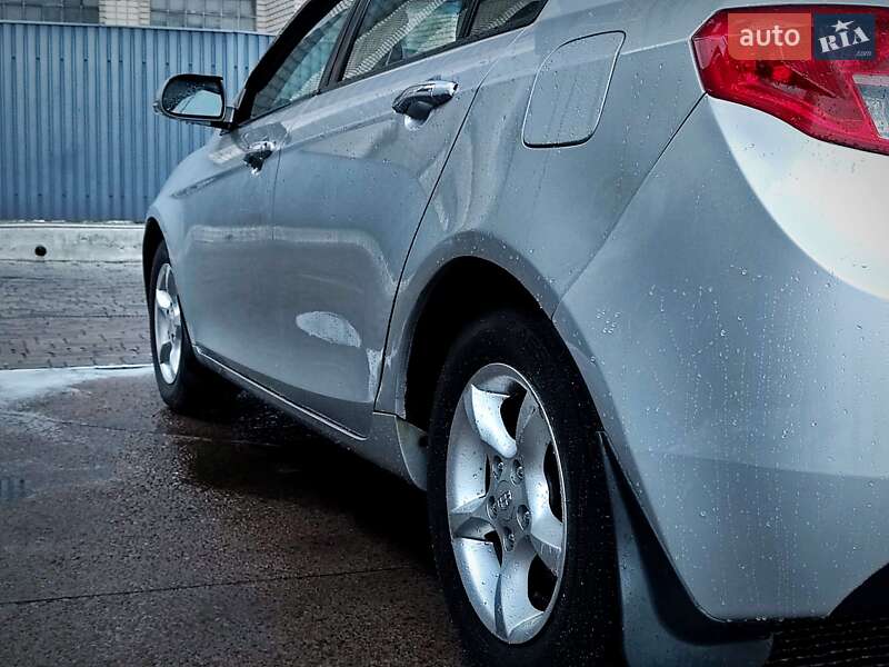 Хэтчбек Geely Emgrand 7 (EC7) 2011 в Киеве