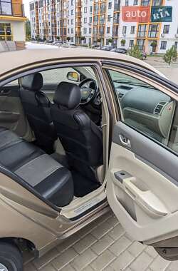 Седан Geely Emgrand 7 (EC7) 2011 в 