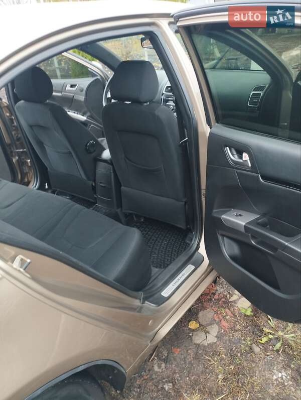 Седан Geely Emgrand 7 (EC7) 2012 в Краснограді