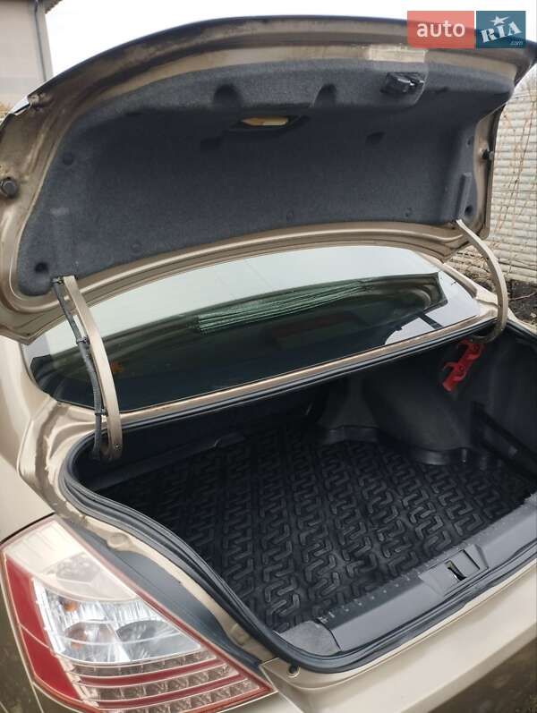 Седан Geely Emgrand 7 (EC7) 2012 в Краснограді