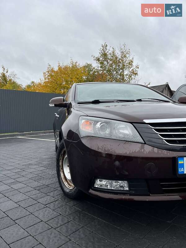 Седан Geely Emgrand 7 (EC7) 2013 в Самборе