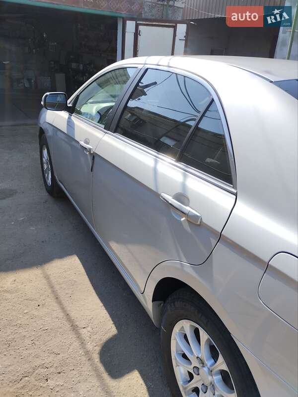 Седан Geely Emgrand 8 (EC8) 2014 в Вознесенську