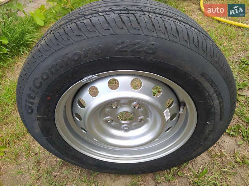 Хетчбек Geely Emgrand EC7-RV 2012 в Диканьці