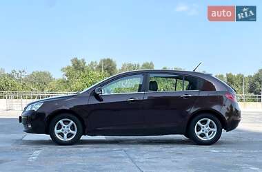 Хетчбек Geely Emgrand EC7-RV 2012 в 