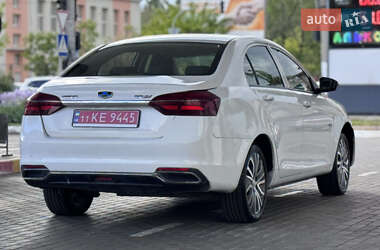 Седан Geely Emgrand EV350 2018 в 