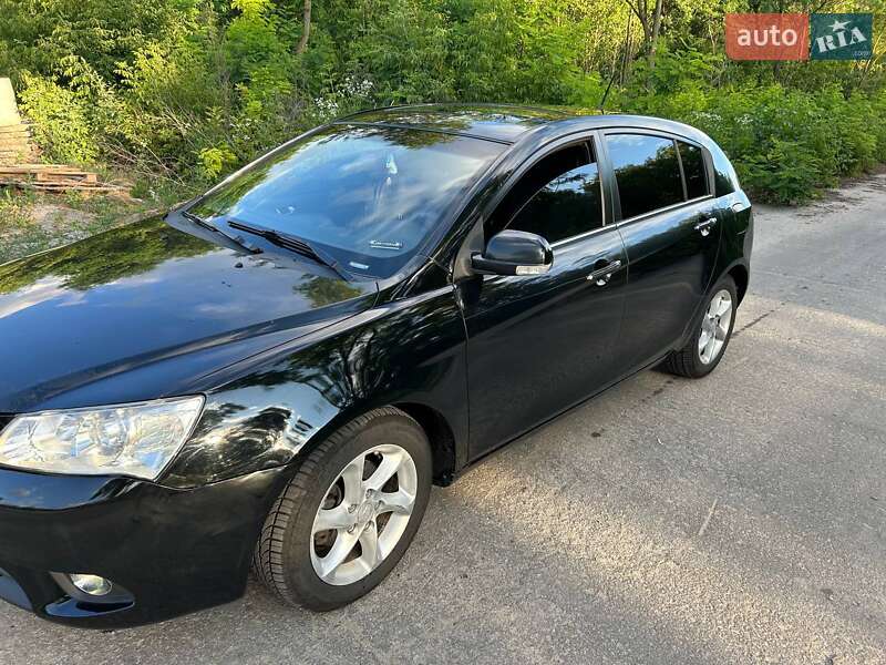Хэтчбек Geely Emgrand 2013 в Каневе