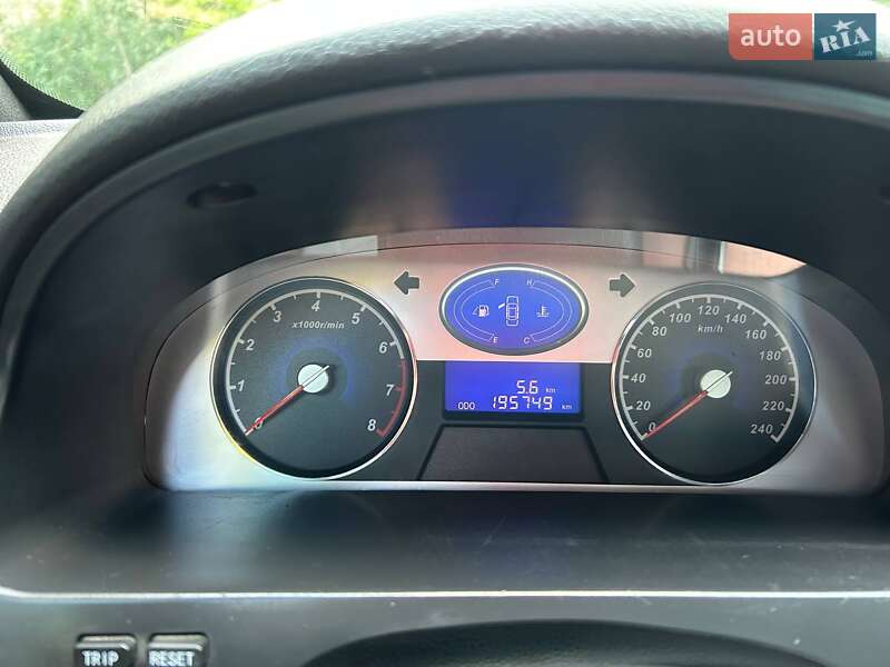 Хэтчбек Geely Emgrand 2013 в Каневе
