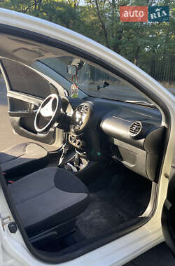 Хэтчбек Geely GC2 2013 в 