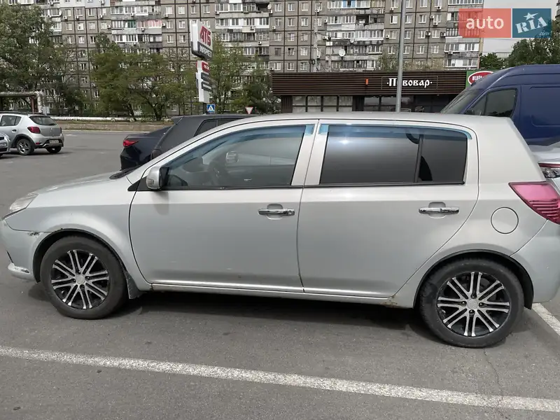 Хэтчбек Geely MK-2 2011 в 
