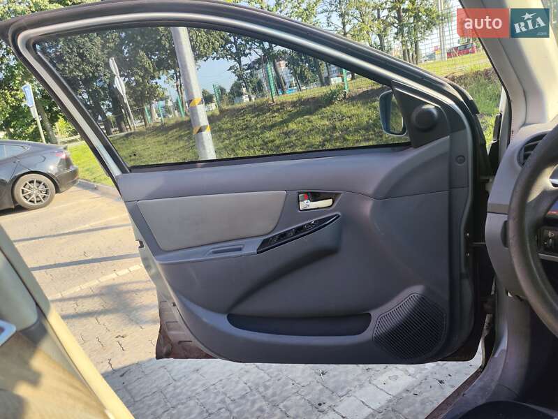 Седан Geely MK-2 2011 в Бучі