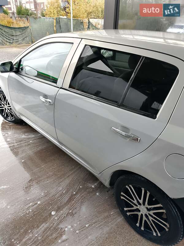 Хэтчбек Geely MK-2 2010 в Ходосовке