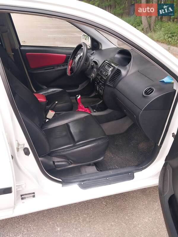 Хэтчбек Geely MK Cross 2012 в Славутиче фото 8 Хэтчбек Geely MK Cross 2012 в Славутиче