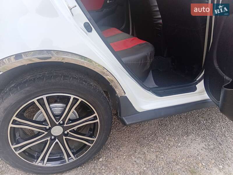 Хэтчбек Geely MK Cross 2012 в Черновцах