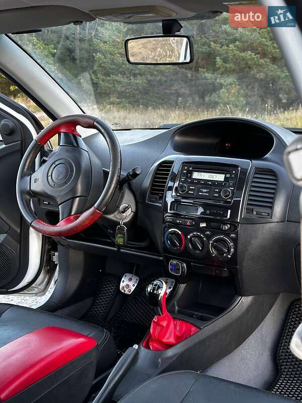 Хэтчбек Geely MK Cross 2013 в Остроге