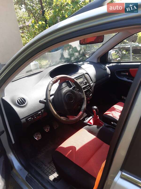 Хэтчбек Geely MK Cross 2012 в Киеве фото 4 Хэтчбек Geely MK Cross 2012 в Киеве