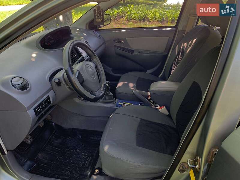 Седан Geely MK 2012 в Валках