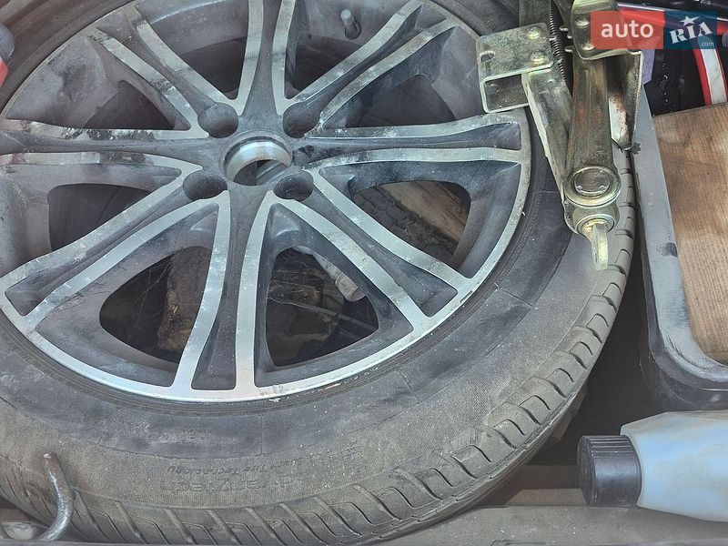 Седан Geely MK 2013 в Бучі