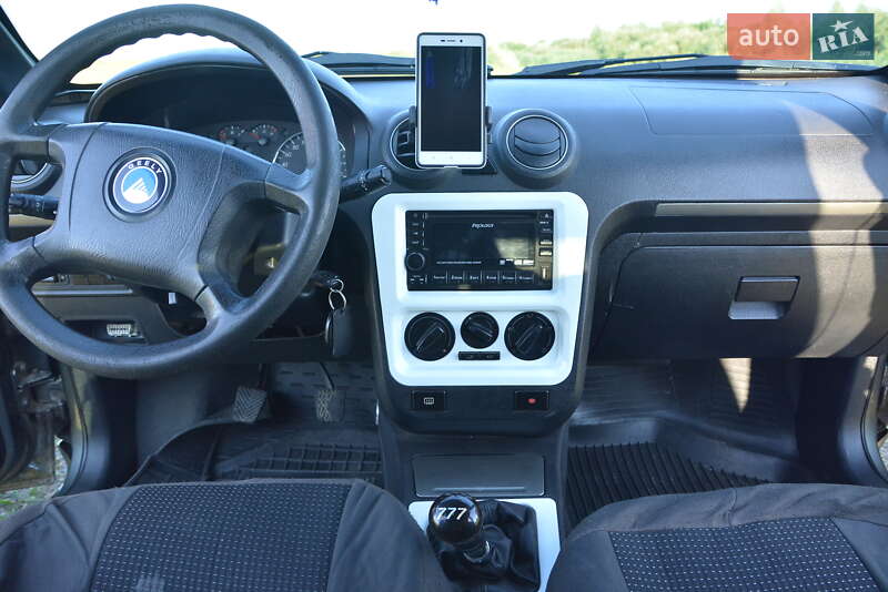 Седан Geely MR 2009 в Заречном