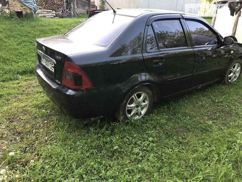 Седан Geely MR 2008 в Долині