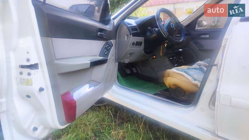 Седан Geely MR 2008 в Новоселиці