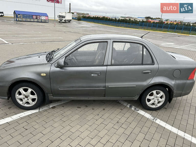Хэтчбек Geely MR 2008 в Авангарде