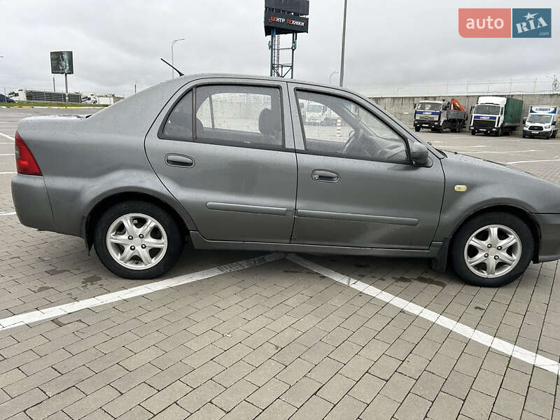 Хэтчбек Geely MR 2008 в Авангарде